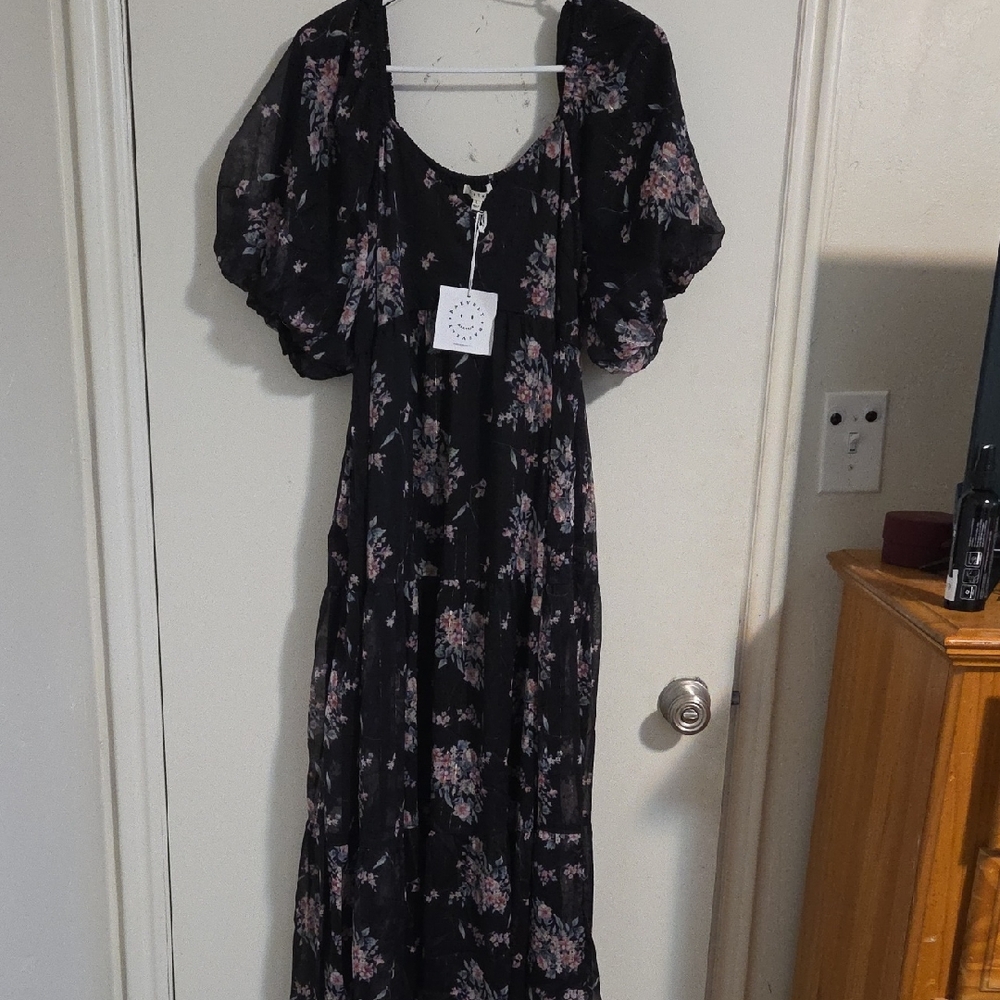 Chic Black Floral Maxi Dress
